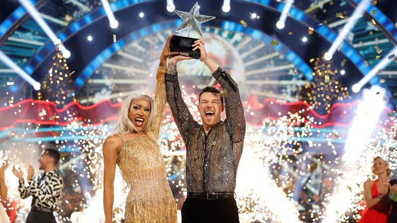 STRICTLY COME DANCING CHRISTMAS SPECIAL
